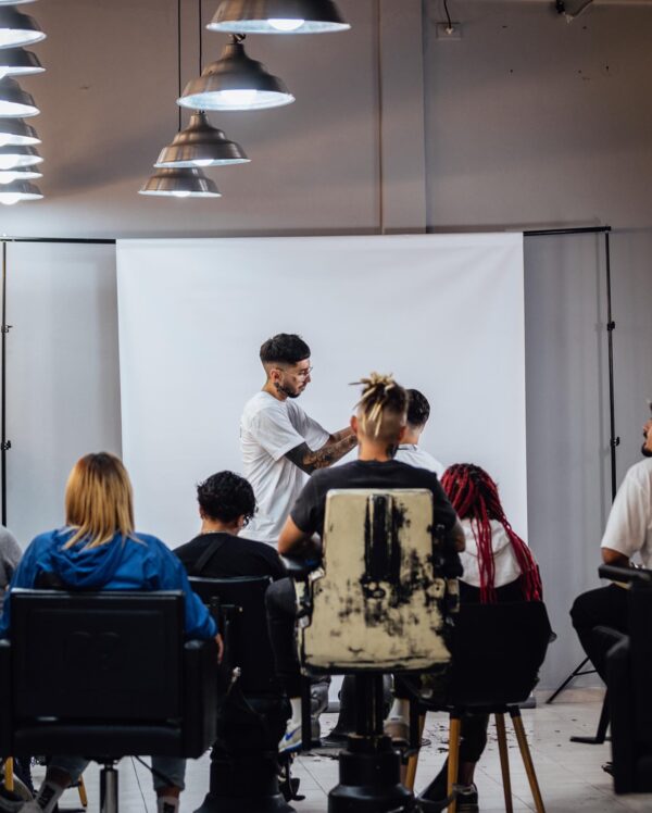 Curso Intensivo de Corte con Tijera (Presencial) - Image 2